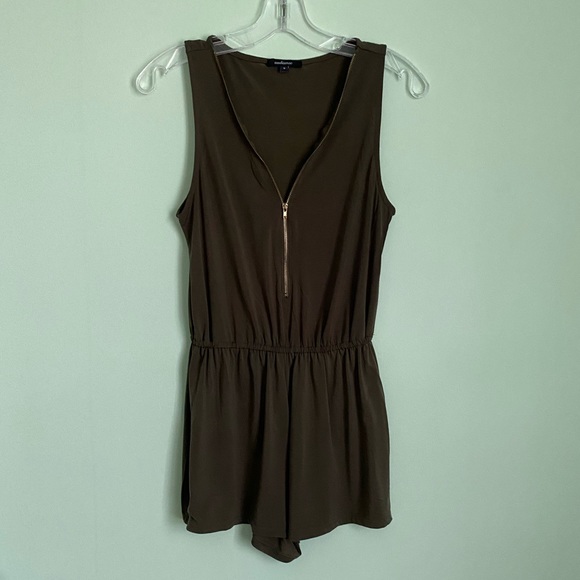 Ambiance Green Romper Size Small - Picture 2 of 6